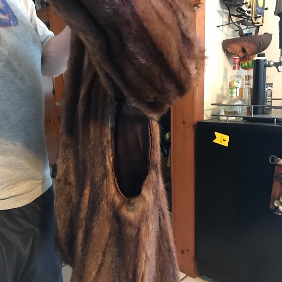 Harpers Furs of Bridgeport Mink - Picture 7 of 8